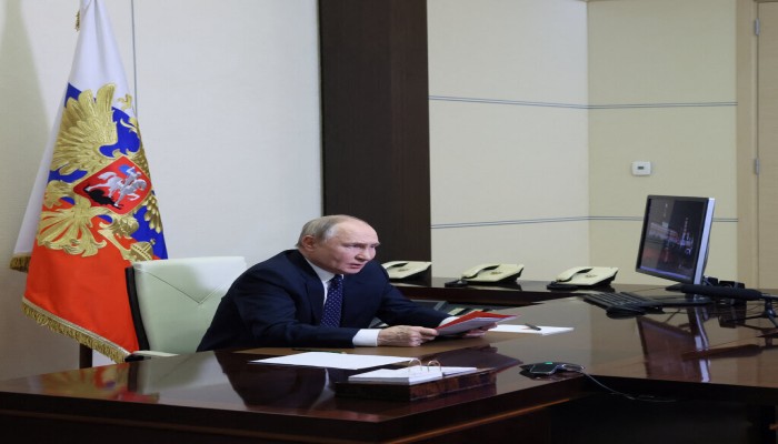 Putin and Trump to Discuss Ukraine Amid Cease-Fire Uncertainty