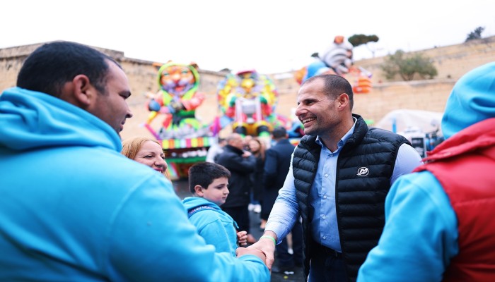 Prime Minister Robert Abela meets Carnival enthusiasts in Valletta